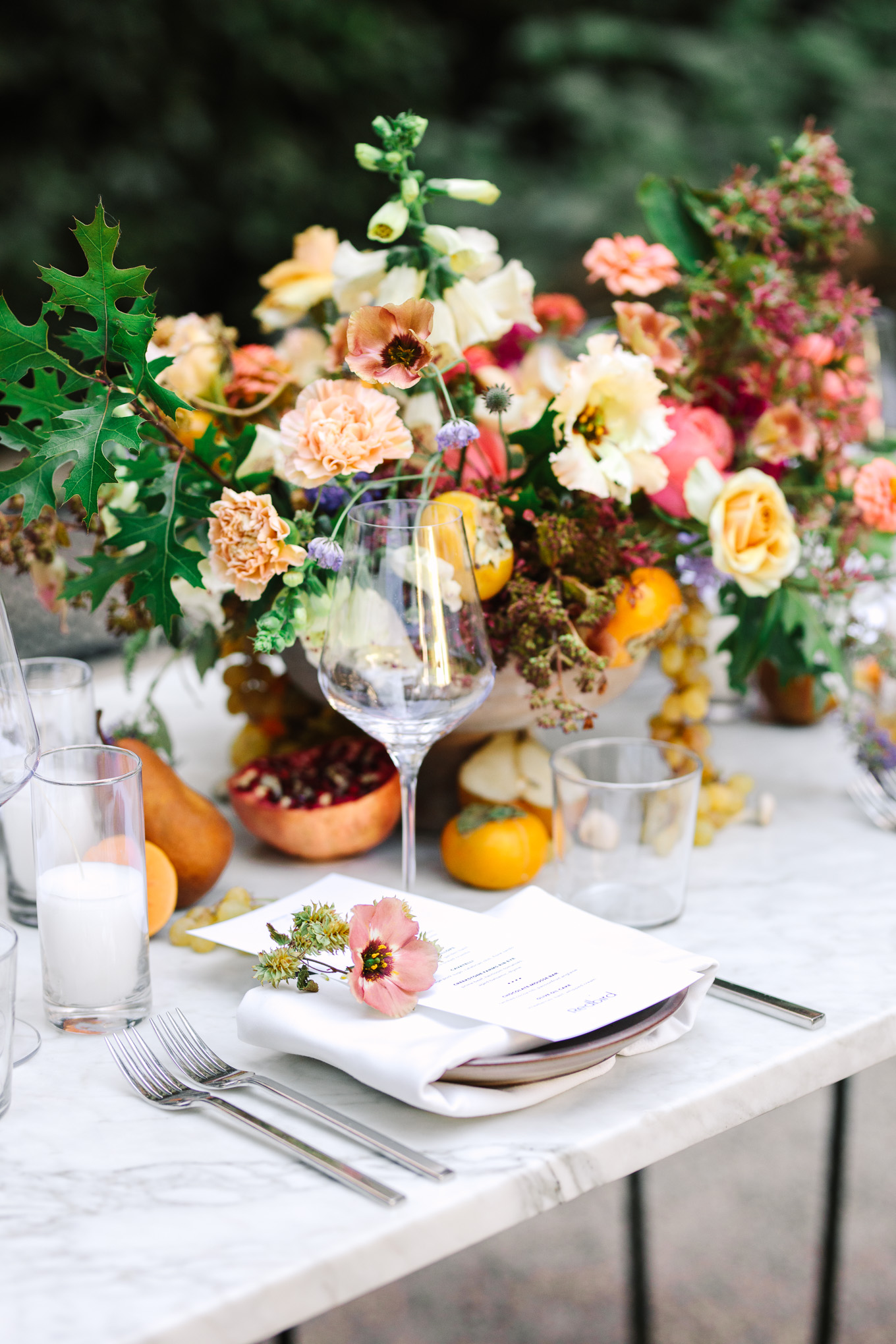 Table decor at Redbird garden wedding | Best Southern California Garden Wedding Venues | Colorful and elevated wedding photography for fun-loving couples | #gardenvenue #weddingvenue #socalweddingvenue #bouquetideas #uniquebouquet   Source: Mary Costa Photography | Los Angeles 