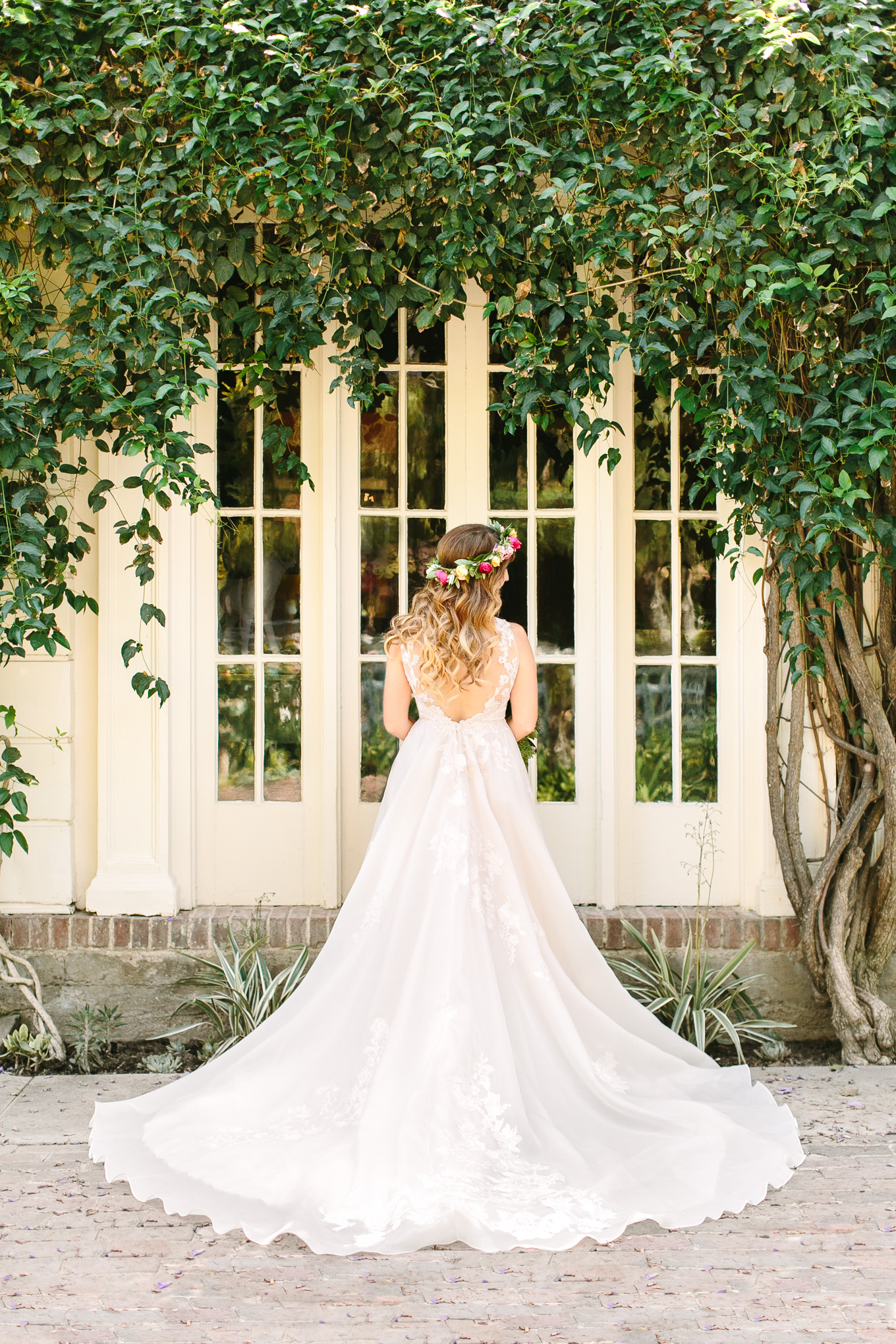 Bride in front of McCormick Home Ranch | Best Southern California Garden Wedding Venues | Colorful and elevated wedding photography for fun-loving couples | #gardenvenue #weddingvenue #socalweddingvenue #bouquetideas #uniquebouquet   Source: Mary Costa Photography | Los Angeles 