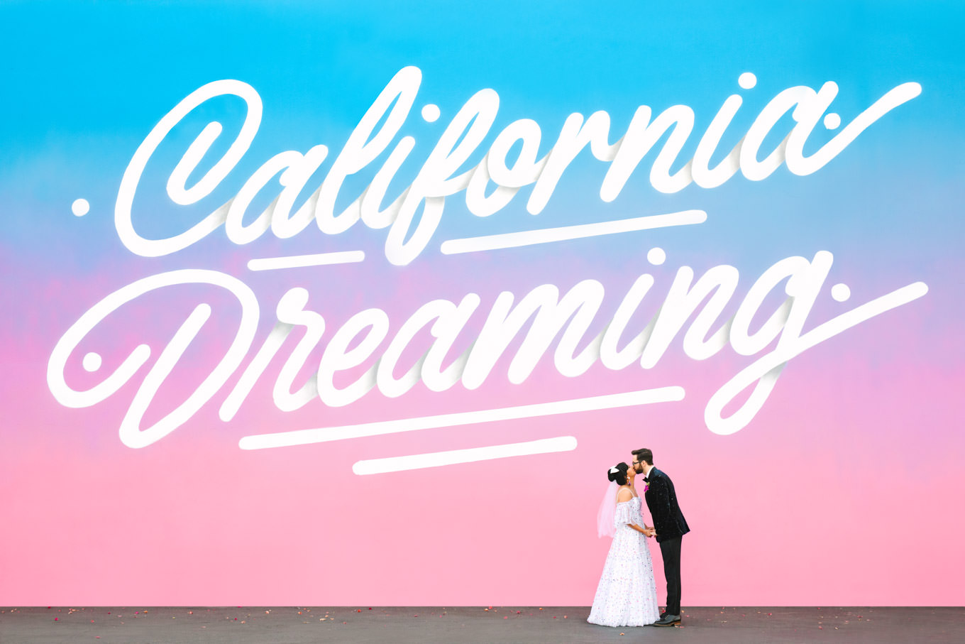 California Dreaming mural elopement | Engagement, elopement, and wedding photography roundup of Mary Costa’s favorite images from 2020 | Colorful and elevated photography for fun-loving couples in Southern California | #2020wedding #elopement #weddingphoto #weddingphotography #microwedding   Source: Mary Costa Photography | Los Angeles