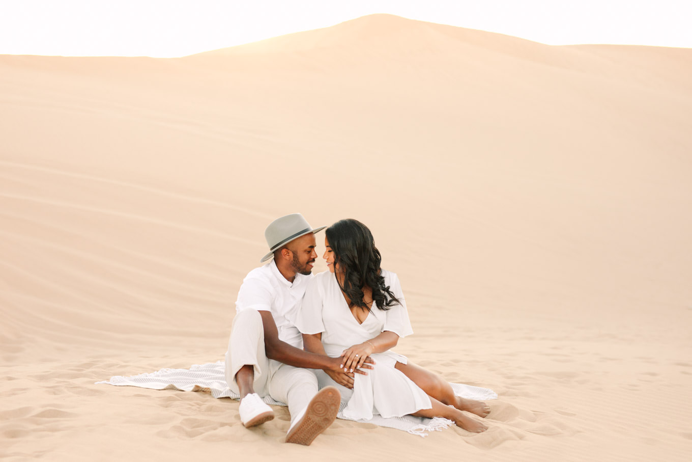 Glamis Sand Dunes engagement session | Engagement, elopement, and wedding photography roundup of Mary Costa’s favorite images from 2020 | Colorful and elevated photography for fun-loving couples in Southern California | #2020wedding #elopement #weddingphoto #weddingphotography #microwedding   Source: Mary Costa Photography | Los Angeles