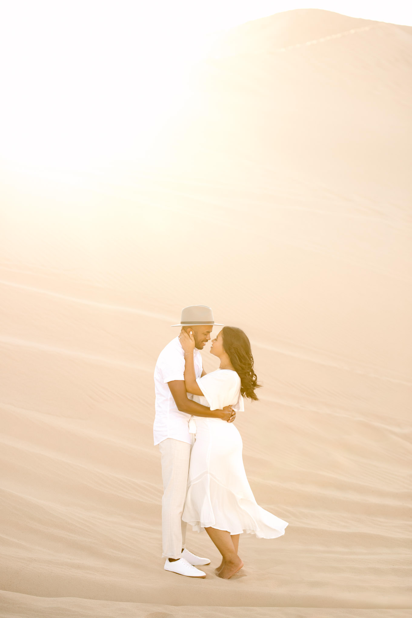 All white outfits at Glamis Sand Dunes engagement session | Engagement, elopement, and wedding photography roundup of Mary Costa’s favorite images from 2020 | Colorful and elevated photography for fun-loving couples in Southern California | #2020wedding #elopement #weddingphoto #weddingphotography #microwedding   Source: Mary Costa Photography | Los Angeles