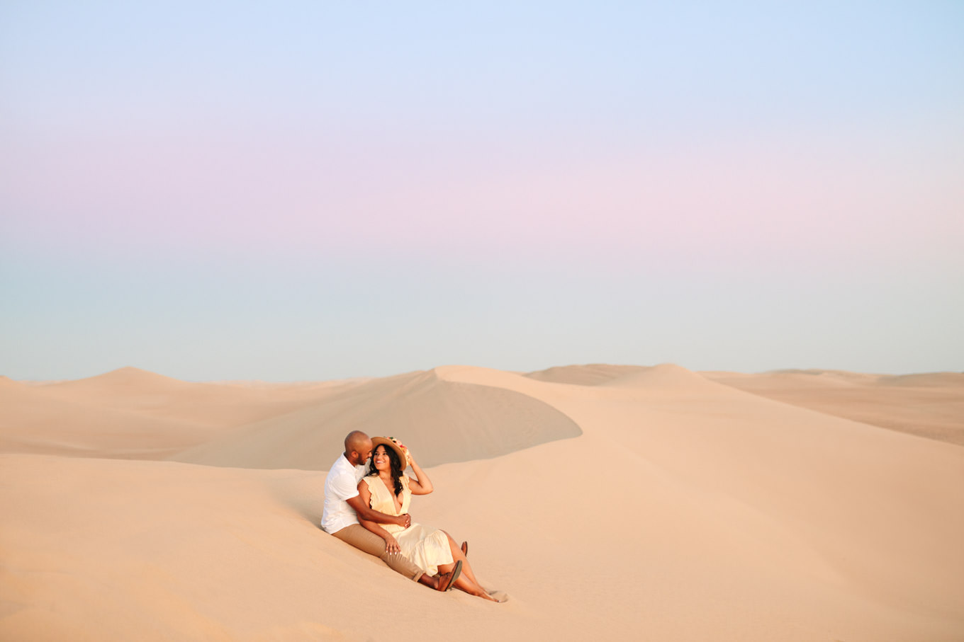 Glamis Sand Dunes engagement session | Engagement, elopement, and wedding photography roundup of Mary Costa’s favorite images from 2020 | Colorful and elevated photography for fun-loving couples in Southern California | #2020wedding #elopement #weddingphoto #weddingphotography #microwedding   Source: Mary Costa Photography | Los Angeles