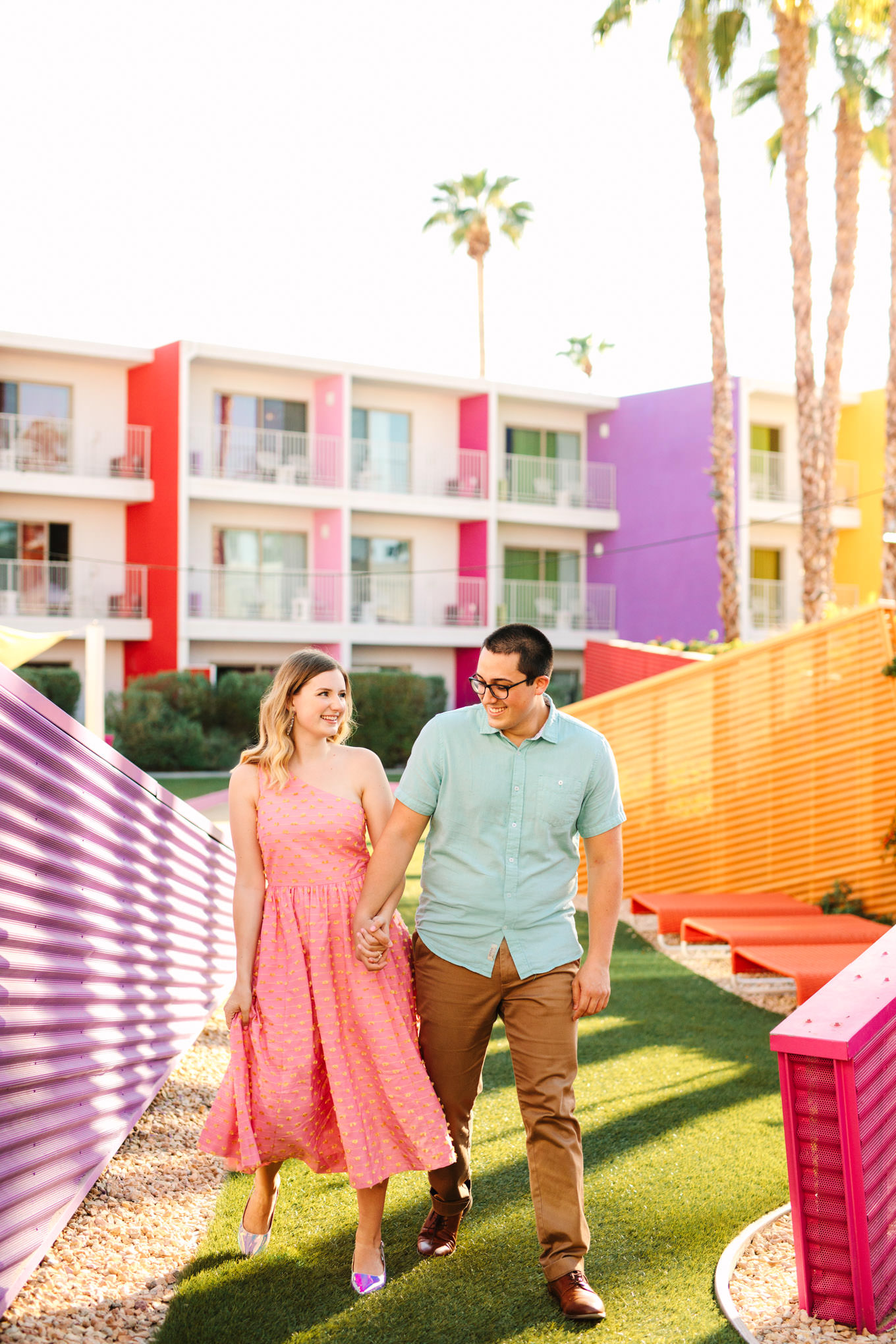 Saguaro Hotel Palm Springs engagement session | Engagement, elopement, and wedding photography roundup of Mary Costa’s favorite images from 2020 | Colorful and elevated photography for fun-loving couples in Southern California | #2020wedding #elopement #weddingphoto #weddingphotography #microwedding   Source: Mary Costa Photography | Los Angeles