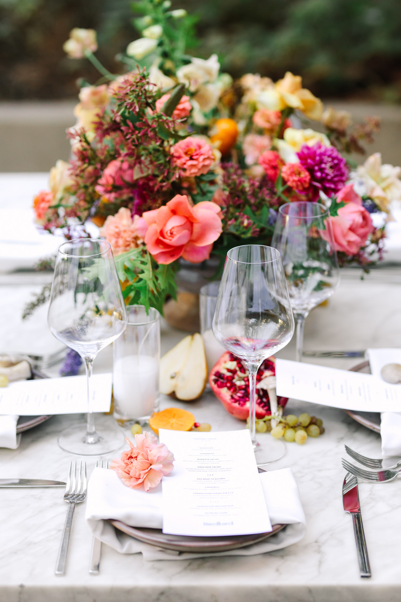 Table display at Redbird Los Angeles | Engagement, elopement, and wedding photography roundup of Mary Costa’s favorite images from 2020 | Colorful and elevated photography for fun-loving couples in Southern California | #2020wedding #elopement #weddingphoto #weddingphotography #microwedding   Source: Mary Costa Photography | Los Angeles