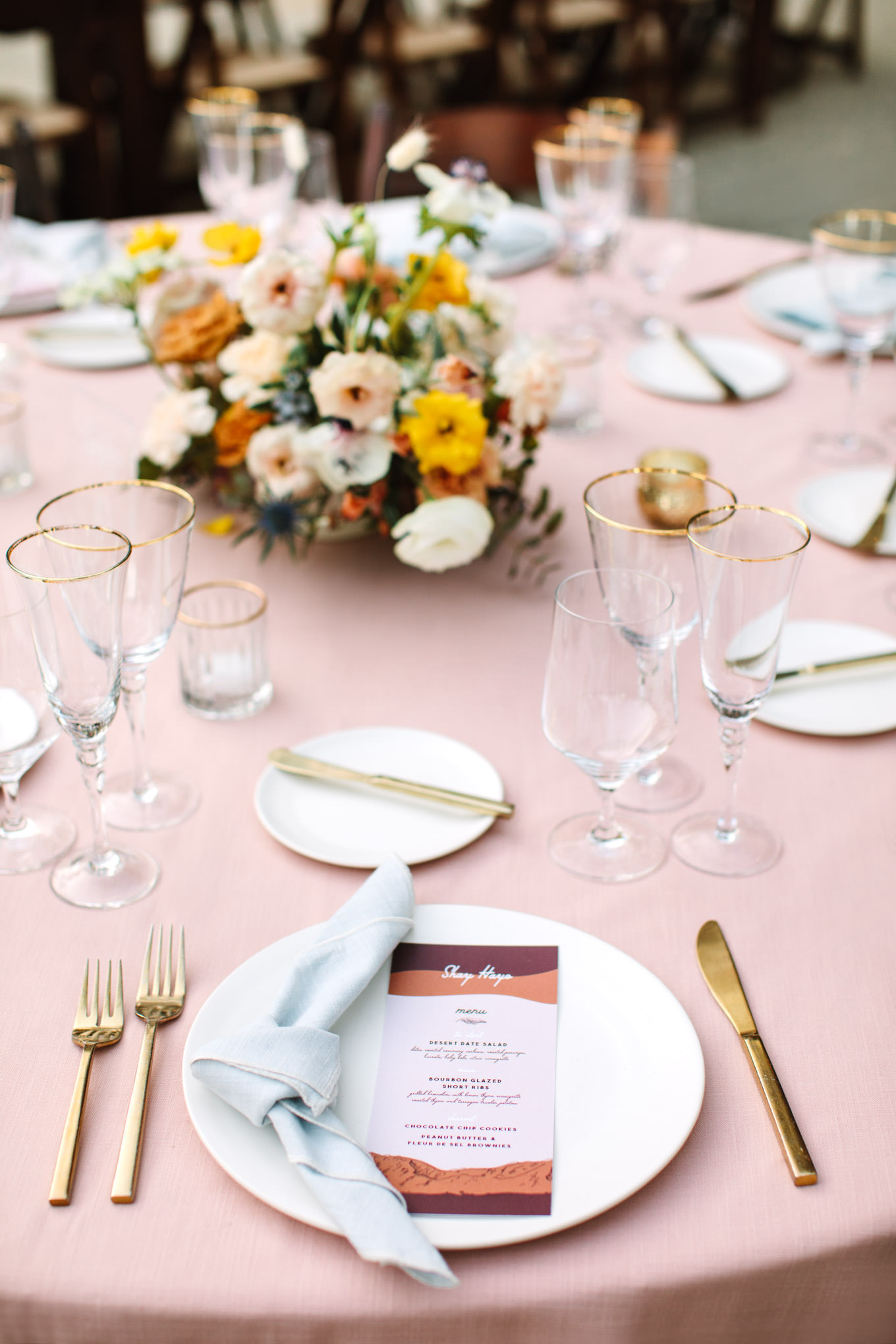 Blush wedding reception table | Living Desert Zoo & Gardens wedding with unique details | Elevated and colorful wedding photography for fun-loving couples in Southern California |  #PalmSprings #palmspringsphotographer #gardenwedding #palmspringswedding  Source: Mary Costa Photography | Los Angeles wedding photographer 