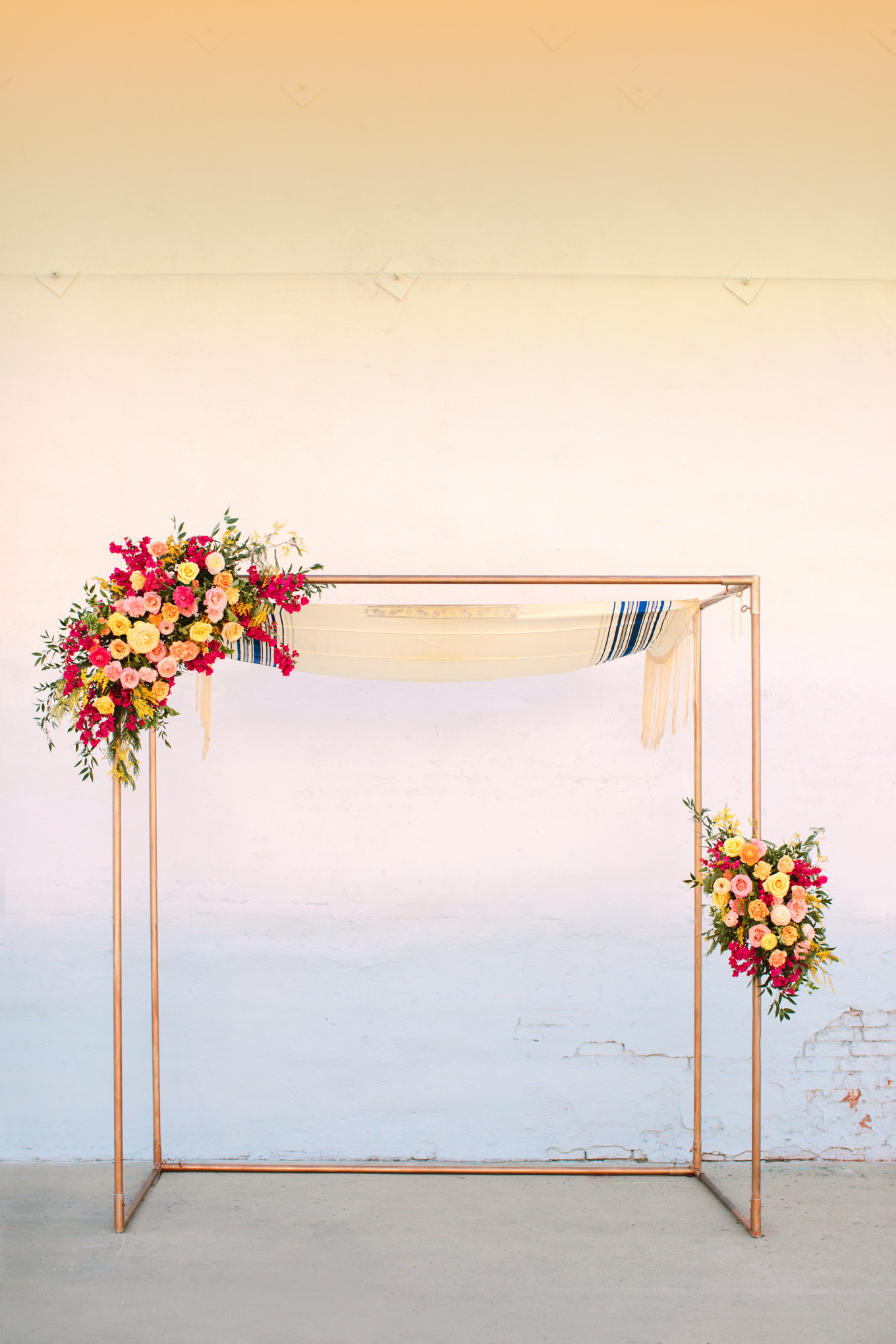 Copper rectangle ceremony arch | Colorful wedding at The Unique Space Los Angeles published in The Knot Magazine | Fresh and colorful photography for fun-loving couples in Southern California | #colorfulwedding #losangeleswedding #weddingphotography #uniquespace Source: Mary Costa Photography | Los Angeles