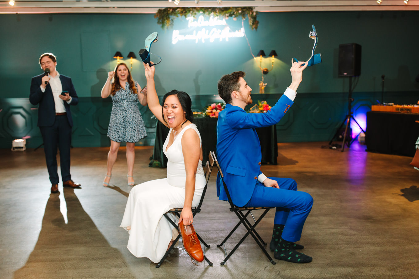 Shoe game at wedding reception | TV inspired wedding at The Fig House Los Angeles | Published on The Knot | Fresh and colorful photography for fun-loving couples in Southern California | #losangeleswedding #TVwedding #colorfulwedding #theknot   Source: Mary Costa Photography | Los Angeles wedding photographer