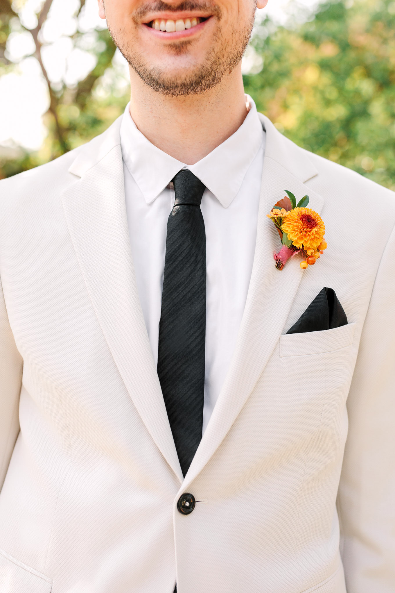 Groom portrait of suit | Vibrant backyard micro wedding featured on Green Wedding Shoes | Colorful LA wedding photography | #losangeleswedding #backyardwedding #microwedding #laweddingphotographer Source: Mary Costa Photography | Los Angeles