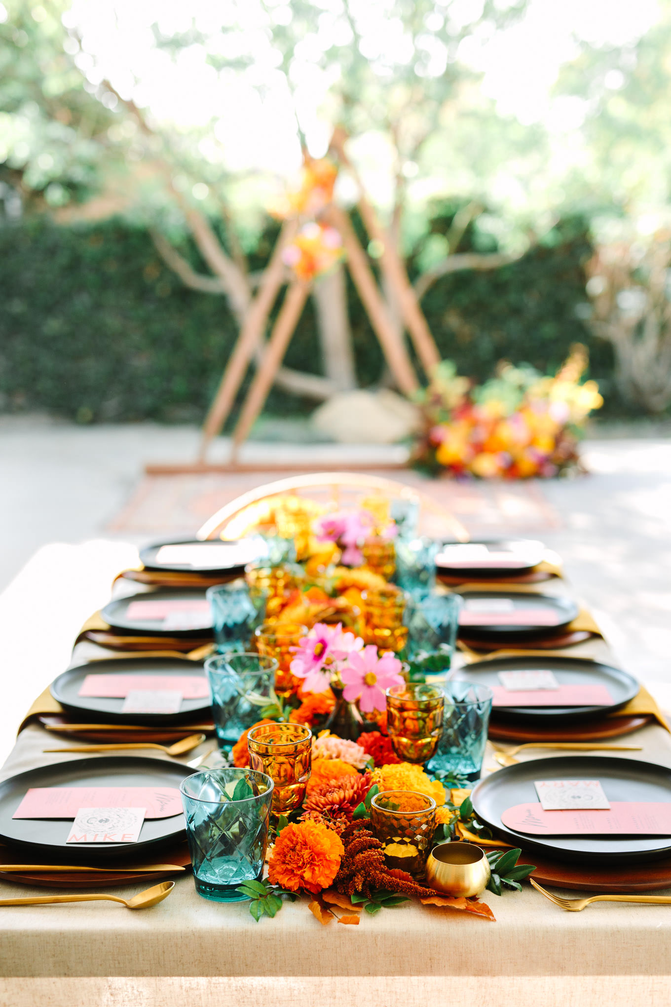Intimate wedding tablescape | Vibrant backyard micro wedding featured on Green Wedding Shoes | Colorful LA wedding photography | #losangeleswedding #backyardwedding #microwedding #laweddingphotographer Source: Mary Costa Photography | Los Angeles