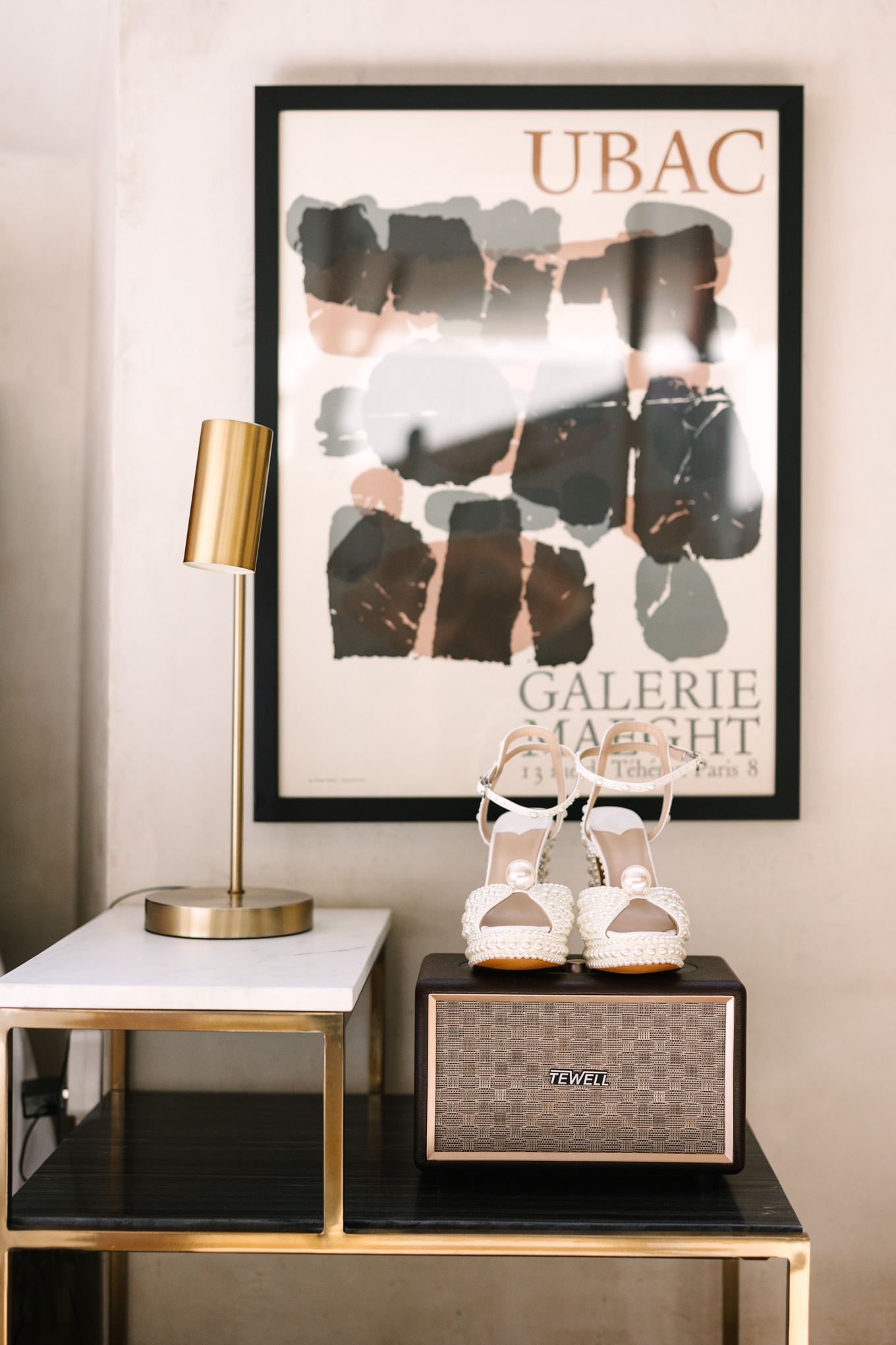 Bridal shoes in Mid Century Modern room | Pink and orange Lautner Compound wedding | Colorful Palm Springs wedding photography | #palmspringsphotographer #palmspringswedding #lautnercompound #southerncaliforniawedding  Source: Mary Costa Photography | Los Angeles