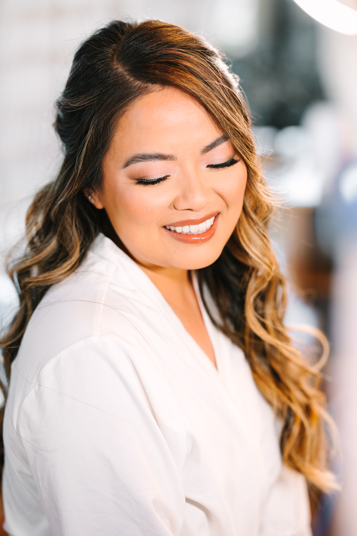 Bride getting makeup done | Pink and orange Lautner Compound wedding | Colorful Palm Springs wedding photography | #palmspringsphotographer #palmspringswedding #lautnercompound #southerncaliforniawedding  Source: Mary Costa Photography | Los Angeles