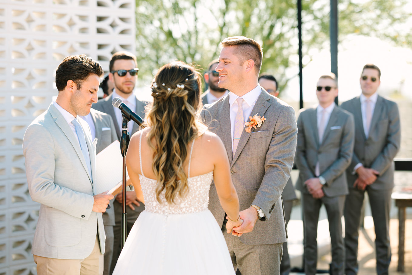 Wedding ceremony | Pink and orange Lautner Compound wedding | Colorful Palm Springs wedding photography | #palmspringsphotographer #palmspringswedding #lautnercompound #southerncaliforniawedding  Source: Mary Costa Photography | Los Angeles