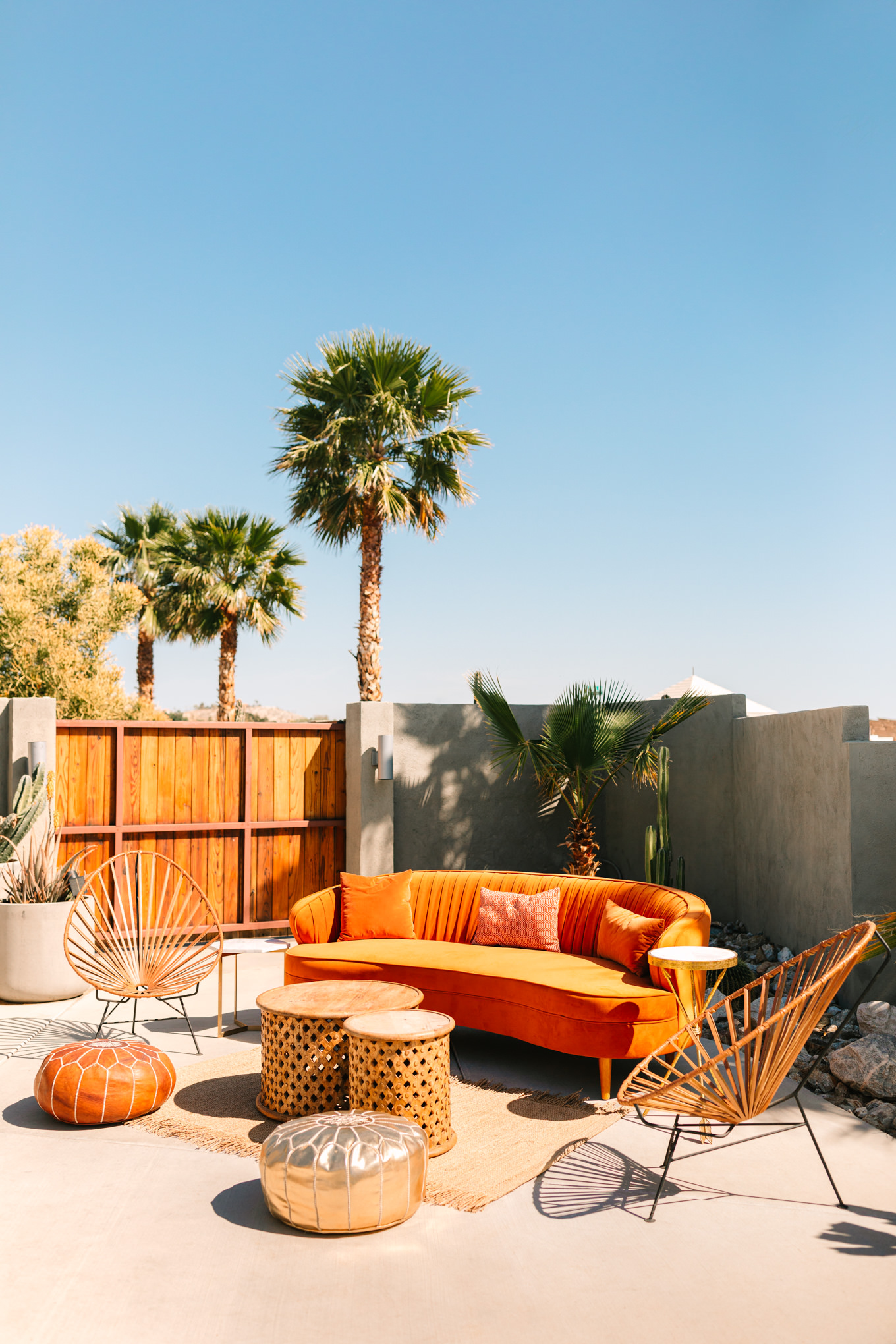 Colorful lounge setup | Pink and orange Lautner Compound wedding | Colorful Palm Springs wedding photography | #palmspringsphotographer #palmspringswedding #lautnercompound #southerncaliforniawedding  Source: Mary Costa Photography | Los Angeles