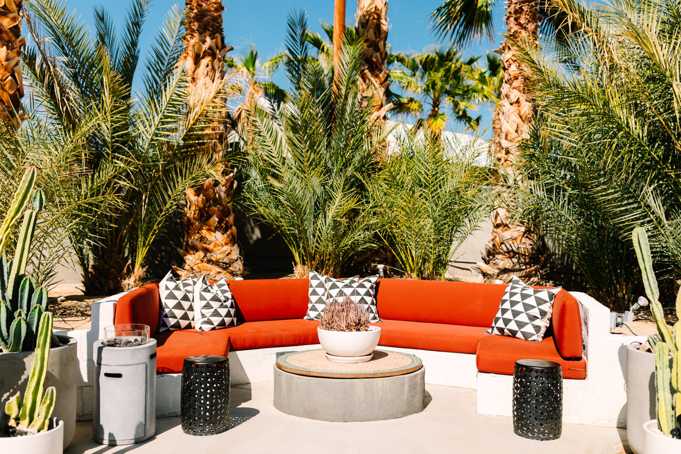 Orange lounge setup at Lautner Compound | Pink and orange Lautner Compound wedding | Colorful Palm Springs wedding photography | #palmspringsphotographer #palmspringswedding #lautnercompound #southerncaliforniawedding  Source: Mary Costa Photography | Los Angeles