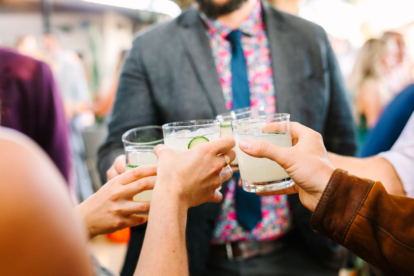 Cheers at cocktail hour | Pink and orange Lautner Compound wedding | Colorful Palm Springs wedding photography | #palmspringsphotographer #palmspringswedding #lautnercompound #southerncaliforniawedding  Source: Mary Costa Photography | Los Angeles