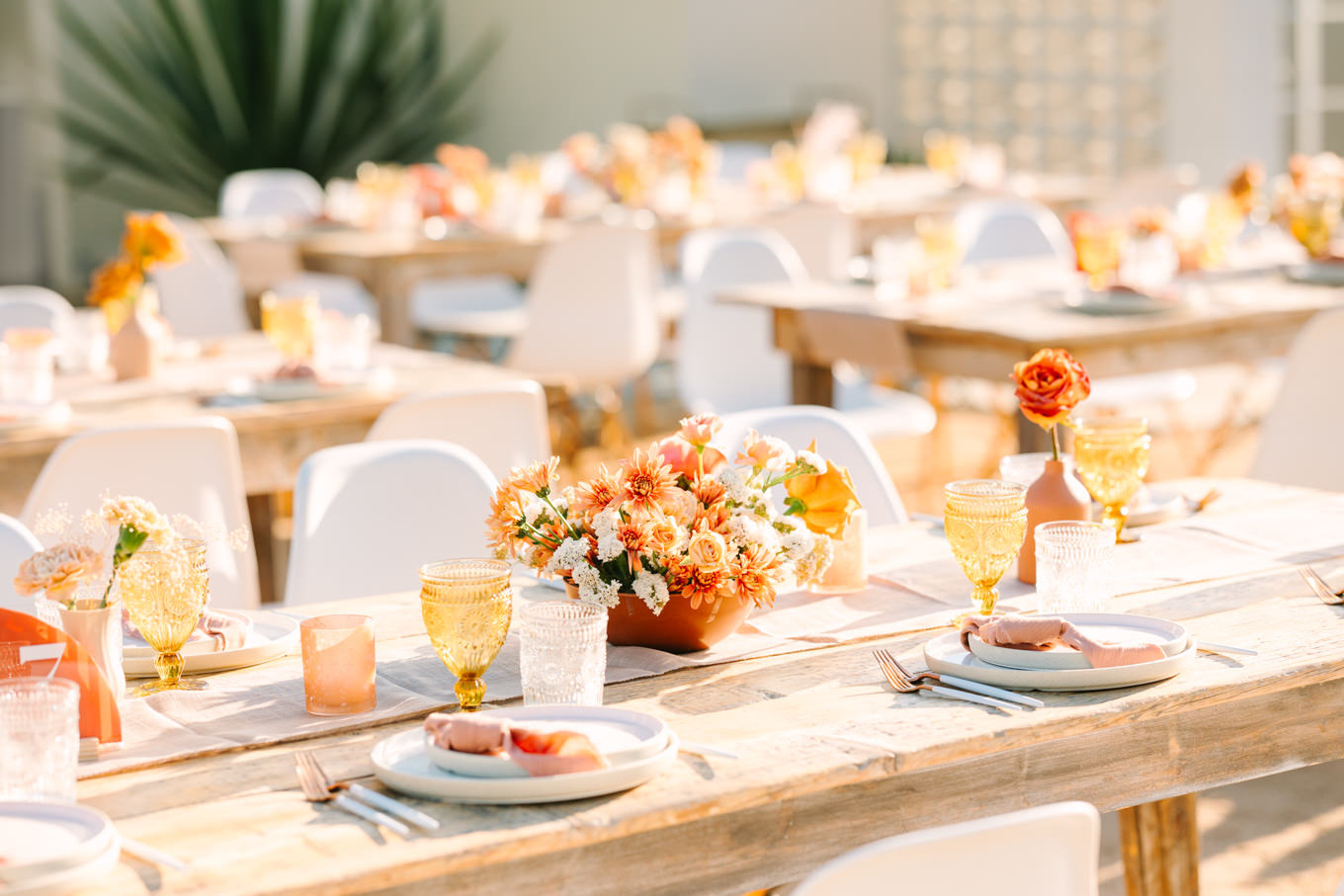 Flower details at wedding reception | Pink and orange Lautner Compound wedding | Colorful Palm Springs wedding photography | #palmspringsphotographer #palmspringswedding #lautnercompound #southerncaliforniawedding  Source: Mary Costa Photography | Los Angeles