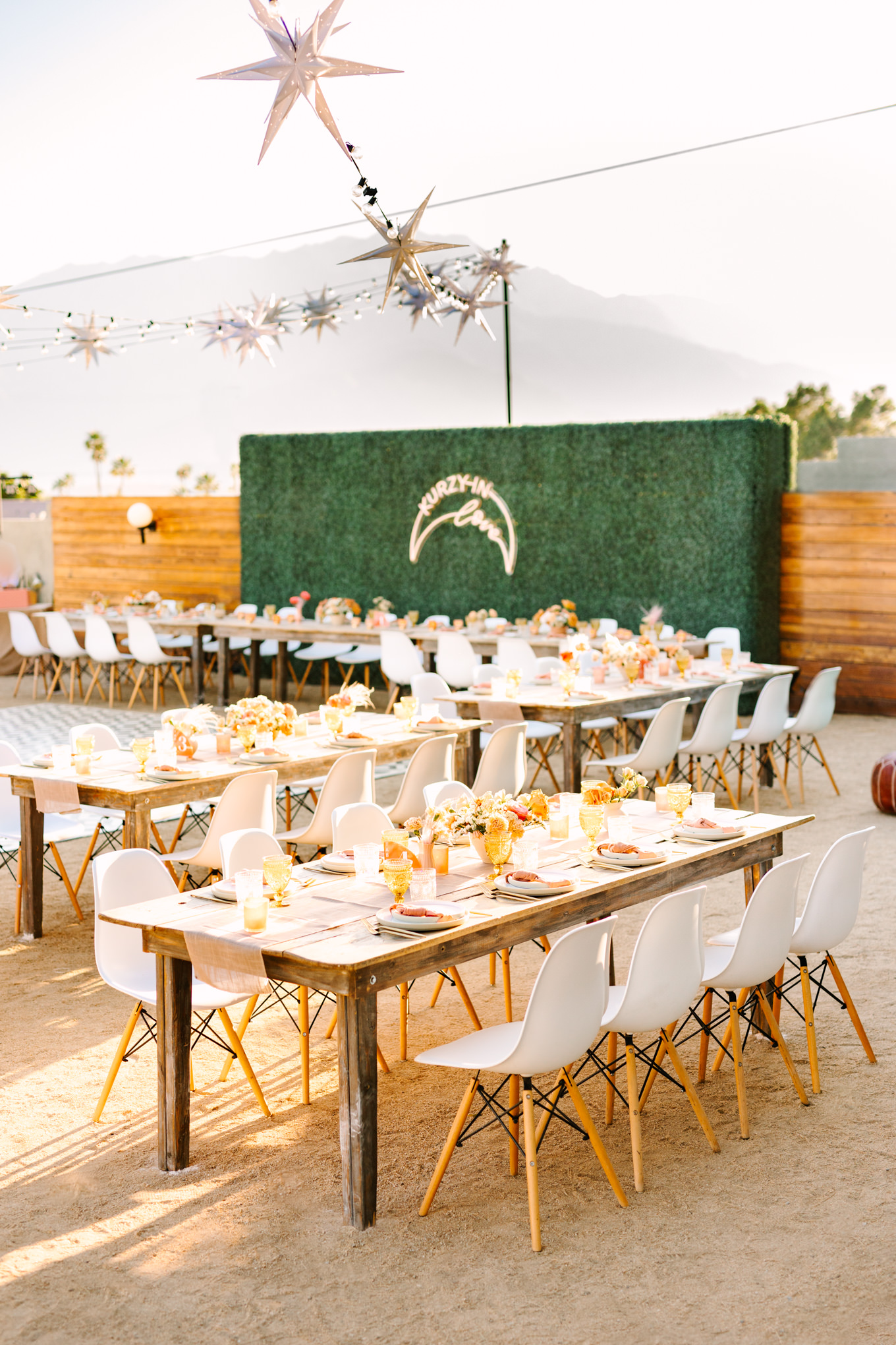 Wedding reception | Pink and orange Lautner Compound wedding | Colorful Palm Springs wedding photography | #palmspringsphotographer #palmspringswedding #lautnercompound #southerncaliforniawedding  Source: Mary Costa Photography | Los Angeles
