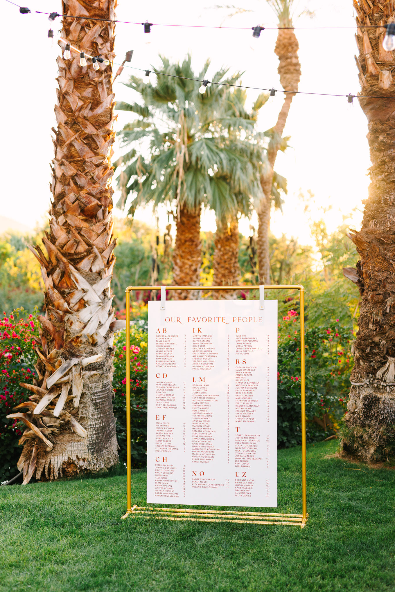 Seating chart | Pink Bougainvillea Estate wedding | Colorful LA wedding photography | #bougainvilleaestate #palmspringswedding #palmspringsweddingvenue #palmspringsphotographer Source: Mary Costa Photography | Los Angeles