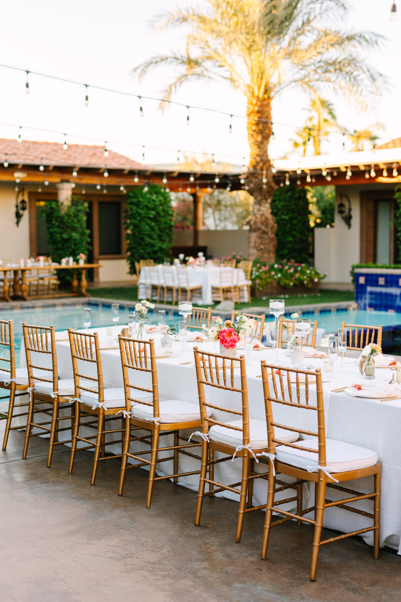Reception seating | Pink Bougainvillea Estate wedding | Colorful LA wedding photography | #bougainvilleaestate #palmspringswedding #palmspringsweddingvenue #palmspringsphotographer Source: Mary Costa Photography | Los Angeles