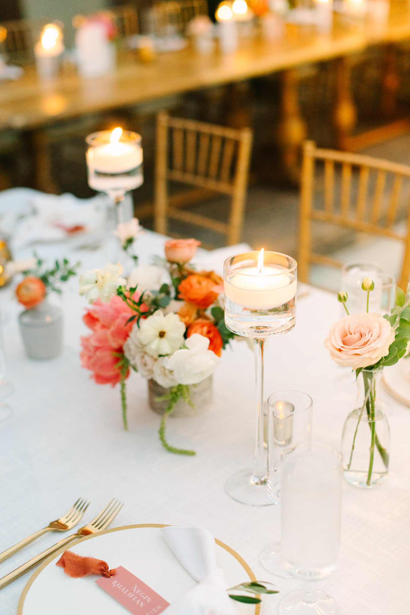 Tabletop decorations | Pink Bougainvillea Estate wedding | Colorful LA wedding photography | #bougainvilleaestate #palmspringswedding #palmspringsweddingvenue #palmspringsphotographer Source: Mary Costa Photography | Los Angeles