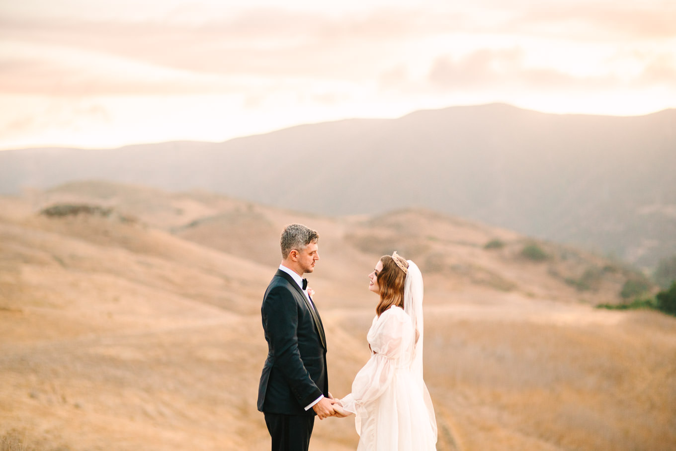 Bride and groom sunset wedding portraits | Allison Harvard’s colorful and quirky wedding at Higuera Ranch in San Luis Obispo | #sanluisobispowedding #californiawedding #higueraranch #madonnainn   Source: Mary Costa Photography | Los Angeles