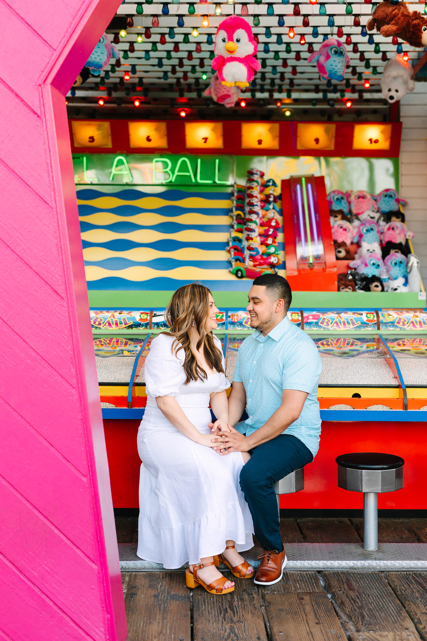 Santa Monica Pier engagement session | Wedding and elopement photography roundup | Los Angeles and Palm Springs photographer | #losangeleswedding #palmspringswedding #elopementphotographer Source: Mary Costa Photography | Los Angeles