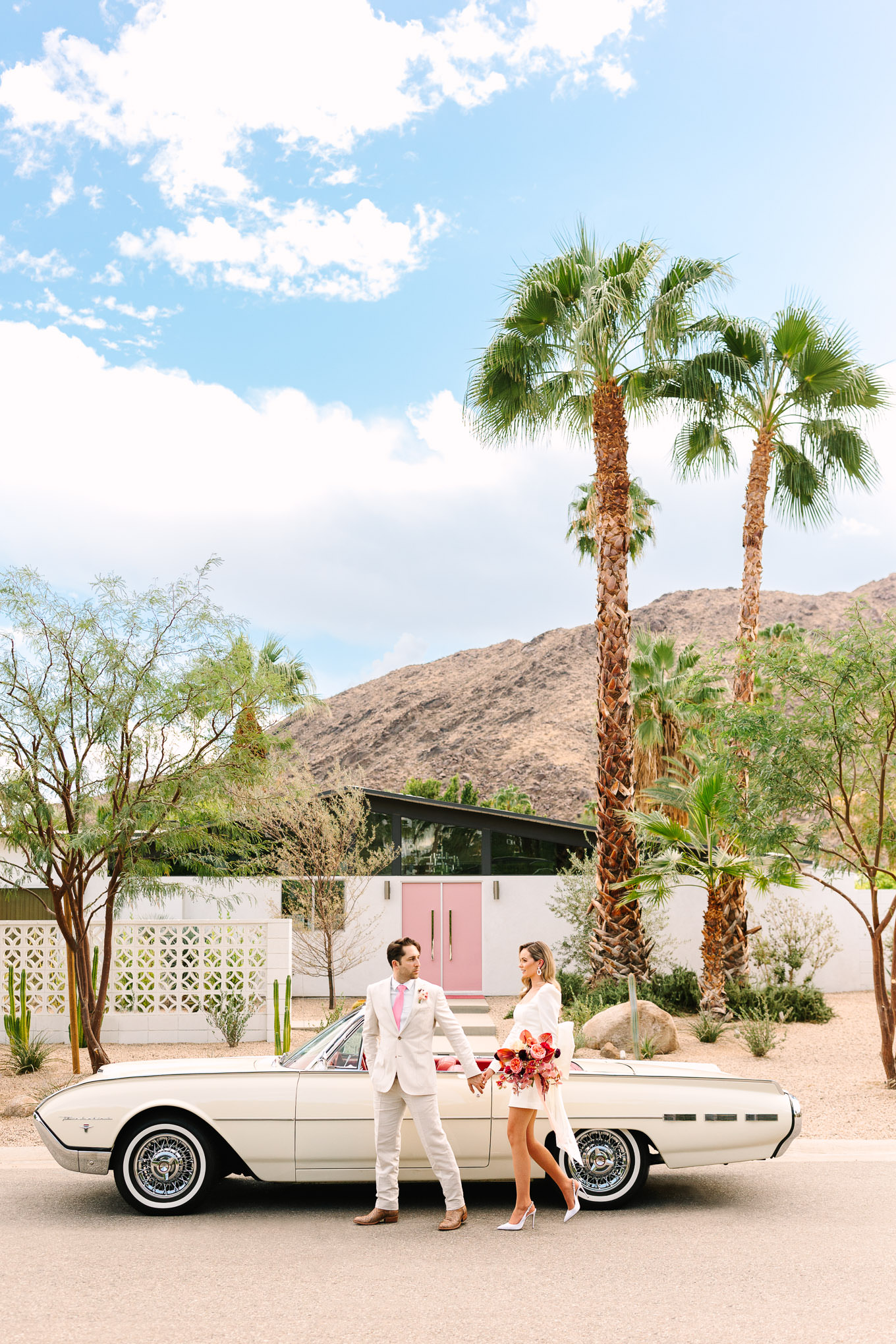Palm Springs elopement | Wedding and elopement photography roundup | Los Angeles and Palm Springs photographer | #losangeleswedding #palmspringswedding #elopementphotographer Source: Mary Costa Photography | Los Angeles