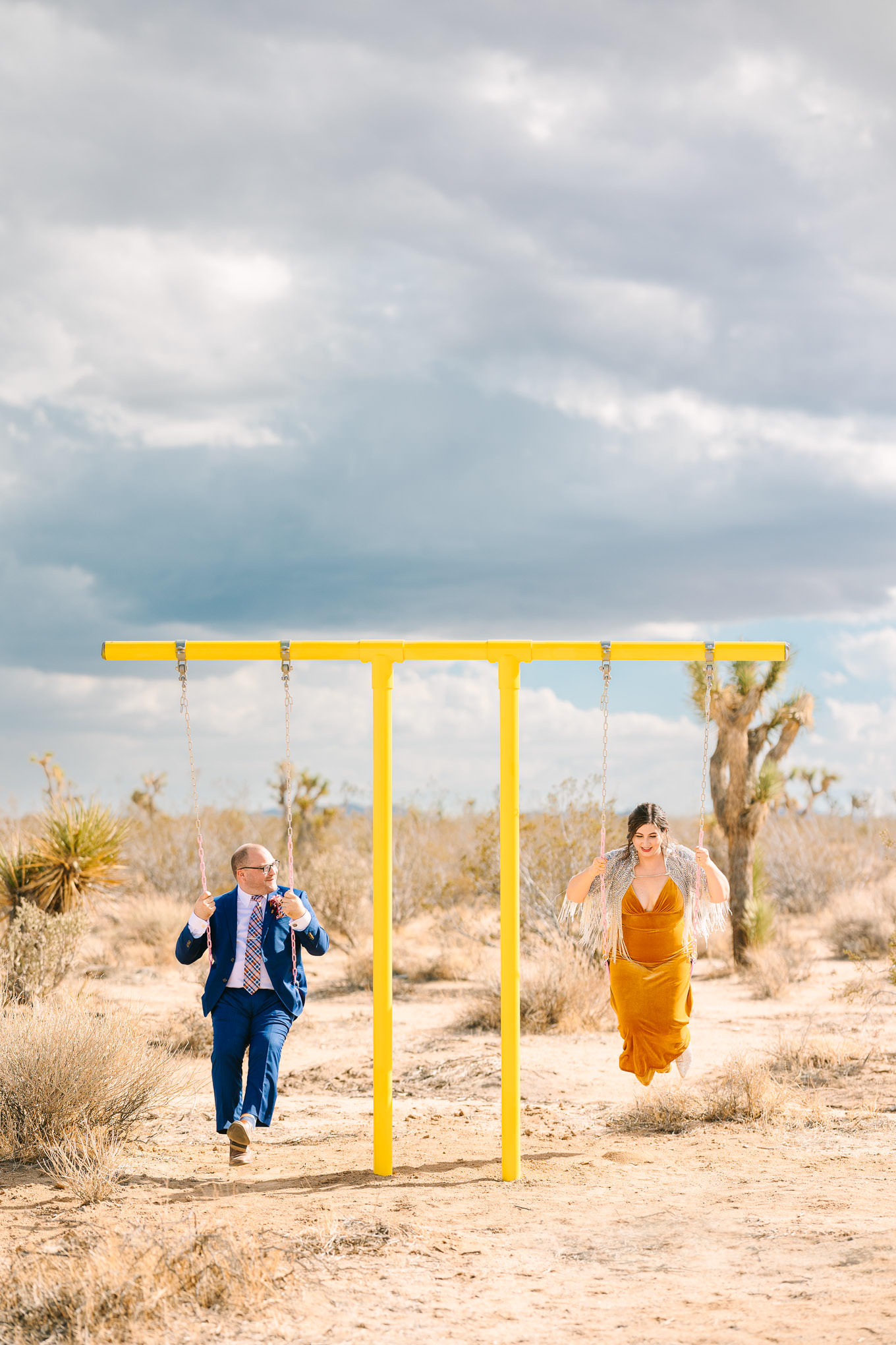 Joshua Tree wedding at The Ruin Venue | Wedding and elopement photography roundup | Los Angeles and Palm Springs photographer | #losangeleswedding #palmspringswedding #elopementphotographer Source: Mary Costa Photography | Los Angeles