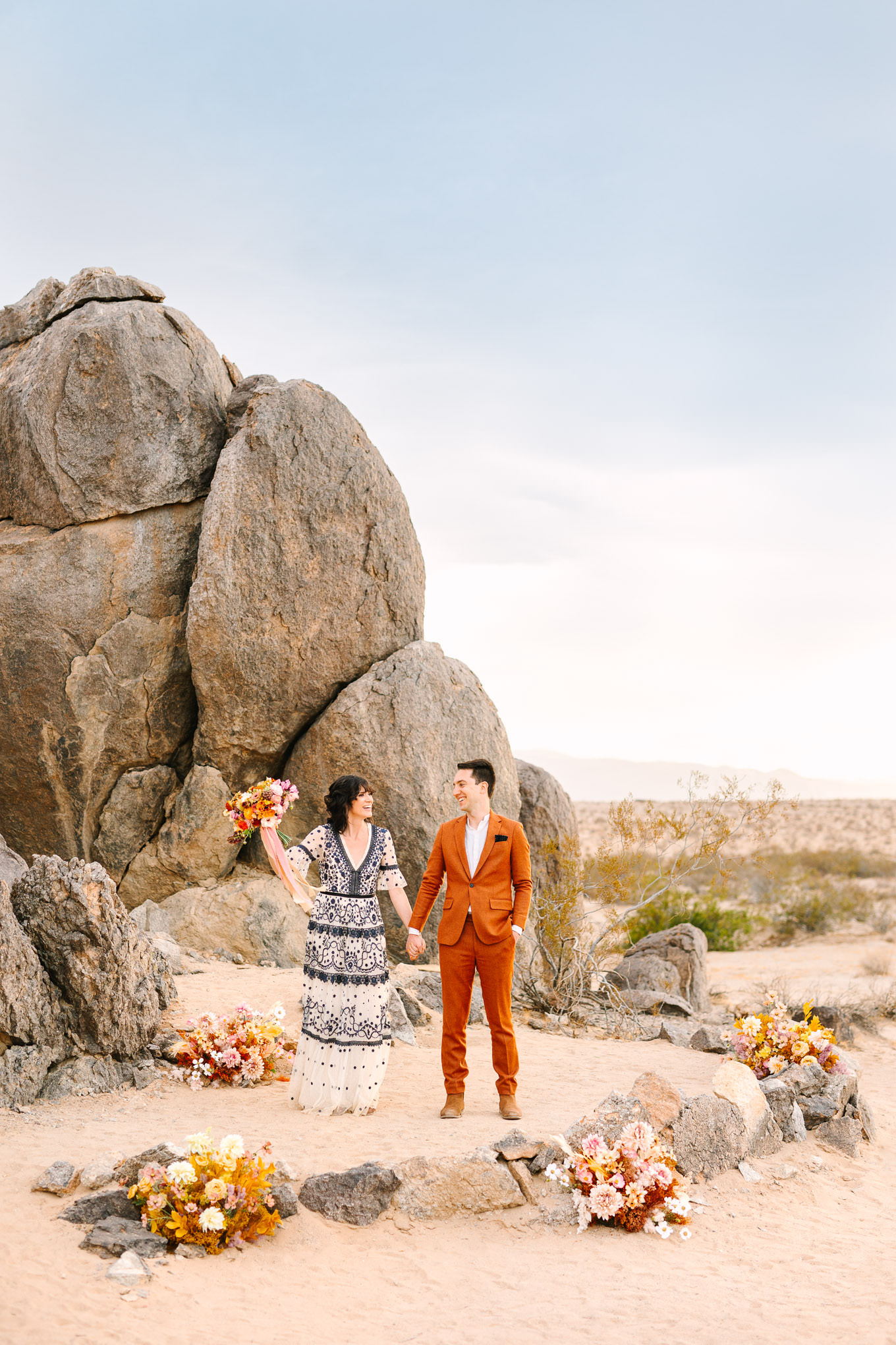 Nowhere Joshua Tree wedding ceremony | wedding and elopement photography roundup | Los Angeles and Palm Springs photographer | #losangeleswedding #palmspringswedding #elopementphotographer Source: Mary Costa Photography | Los Angeles