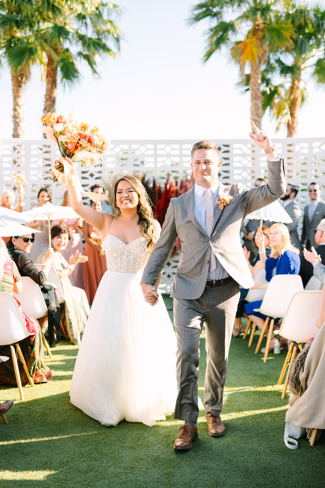 Wedding at The Lautner Compound in Palm Springs | Wedding and elopement photography roundup | Los Angeles and Palm Springs photographer | #losangeleswedding #palmspringswedding #elopementphotographer Source: Mary Costa Photography | Los Angeles