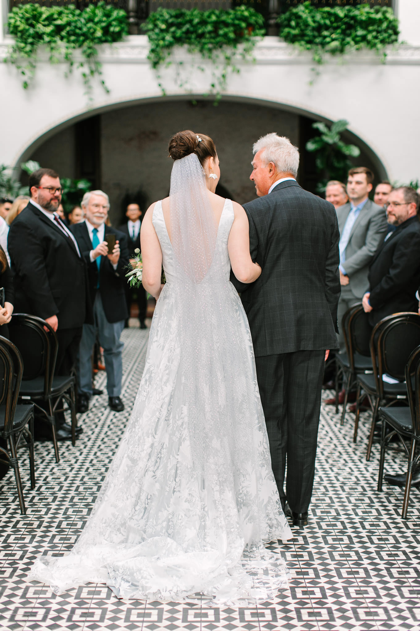 Ebell of Long Beach wedding | Wedding and elopement photography roundup | Los Angeles and Palm Springs photographer | #losangeleswedding #palmspringswedding #elopementphotographer Source: Mary Costa Photography | Los Angeles