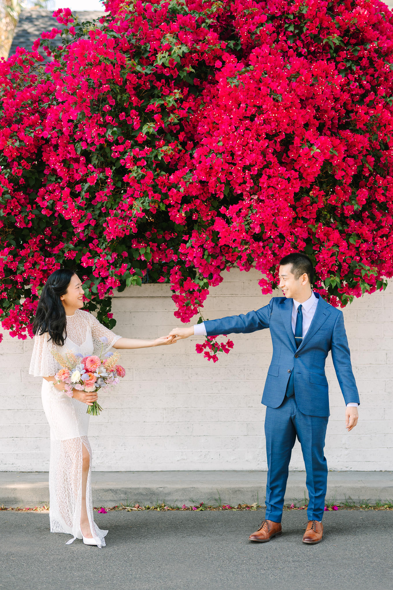 Toluca Lake bougainvillea elopement | Wedding and elopement photography roundup | Los Angeles and Palm Springs photographer | #losangeleswedding #palmspringswedding #elopementphotographer Source: Mary Costa Photography | Los Angeles