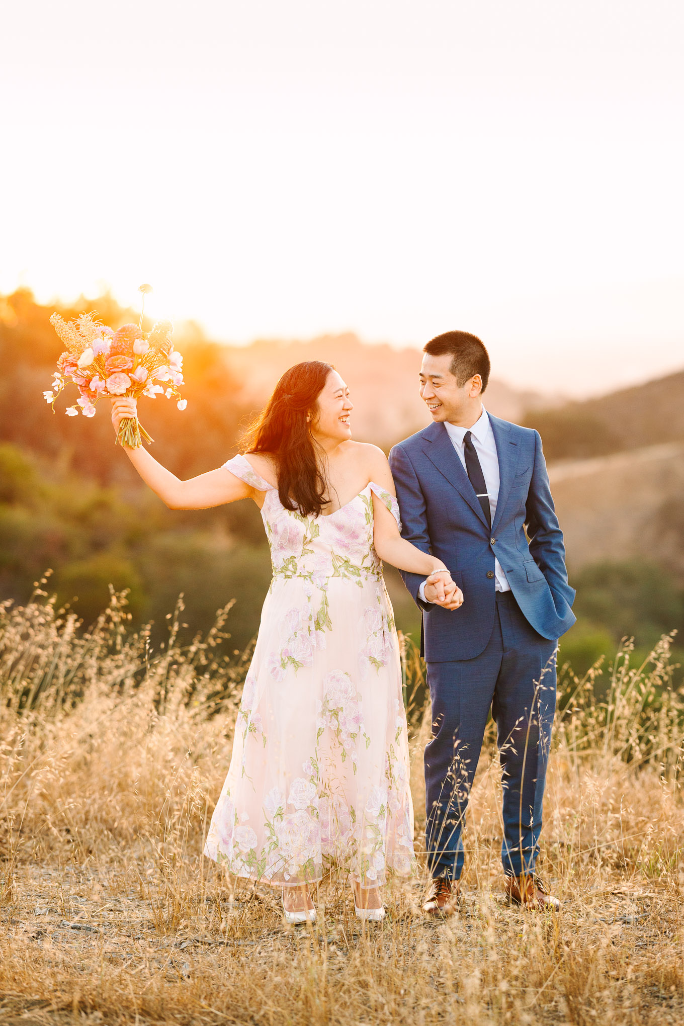 TreePeople sunset elopement | Wedding and elopement photography roundup | Los Angeles and Palm Springs photographer | #losangeleswedding #palmspringswedding #elopementphotographer Source: Mary Costa Photography | Los Angeles