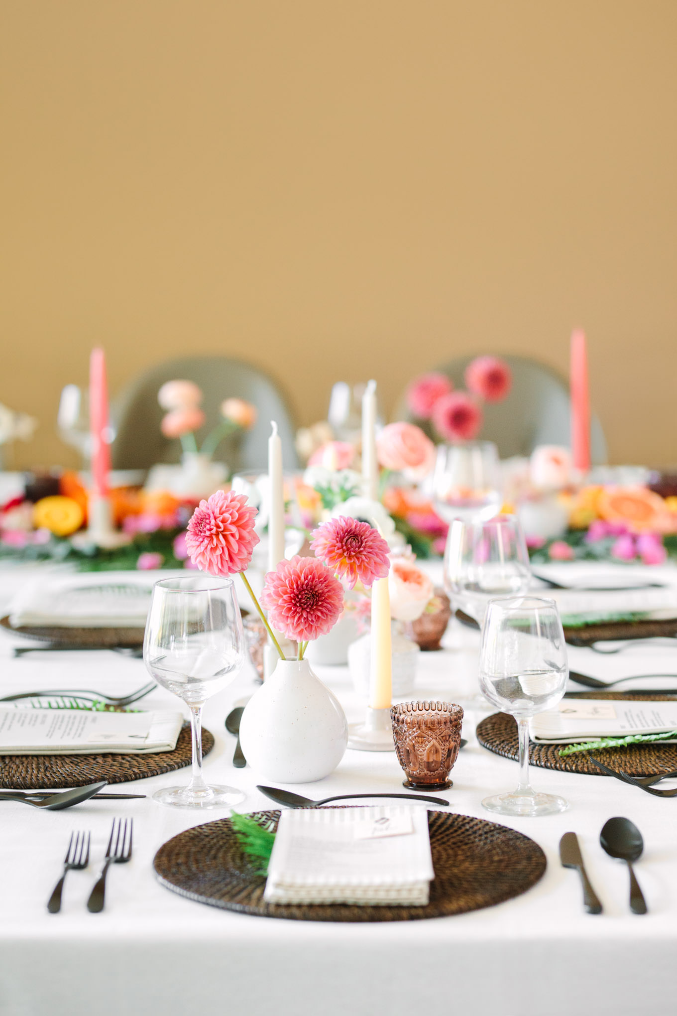 Dinner table at Malibu micro wedding | Engagement, elopement, and wedding photography roundup of Mary Costa’s favorite images from 2020 | Colorful and elevated photography for fun-loving couples in Southern California | #2020wedding #elopement #weddingphoto #weddingphotography #microwedding   Source: Mary Costa Photography | Los Angeles