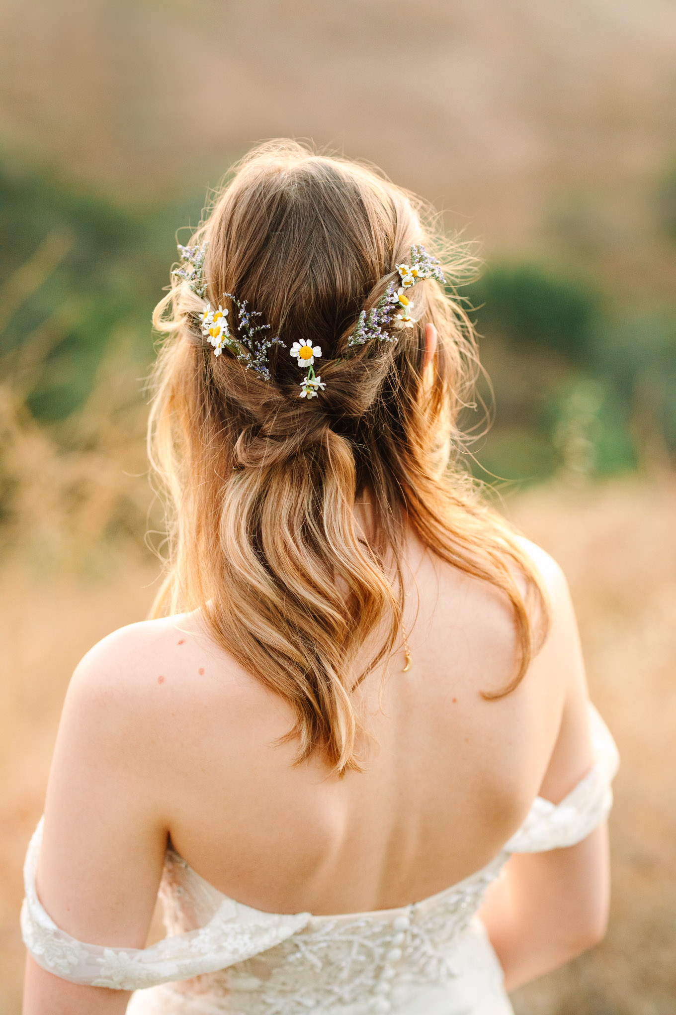 Bridal hair half updo with flowers | Engagement, elopement, and wedding photography roundup of Mary Costa’s favorite images from 2020 | Colorful and elevated photography for fun-loving couples in Southern California | #2020wedding #elopement #weddingphoto #weddingphotography #microwedding   Source: Mary Costa Photography | Los Angeles