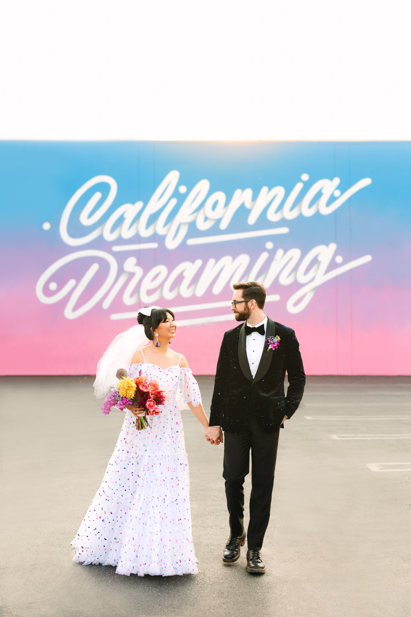 California Dreaming mural elopement | Engagement, elopement, and wedding photography roundup of Mary Costa’s favorite images from 2020 | Colorful and elevated photography for fun-loving couples in Southern California | #2020wedding #elopement #weddingphoto #weddingphotography #microwedding   Source: Mary Costa Photography | Los Angeles