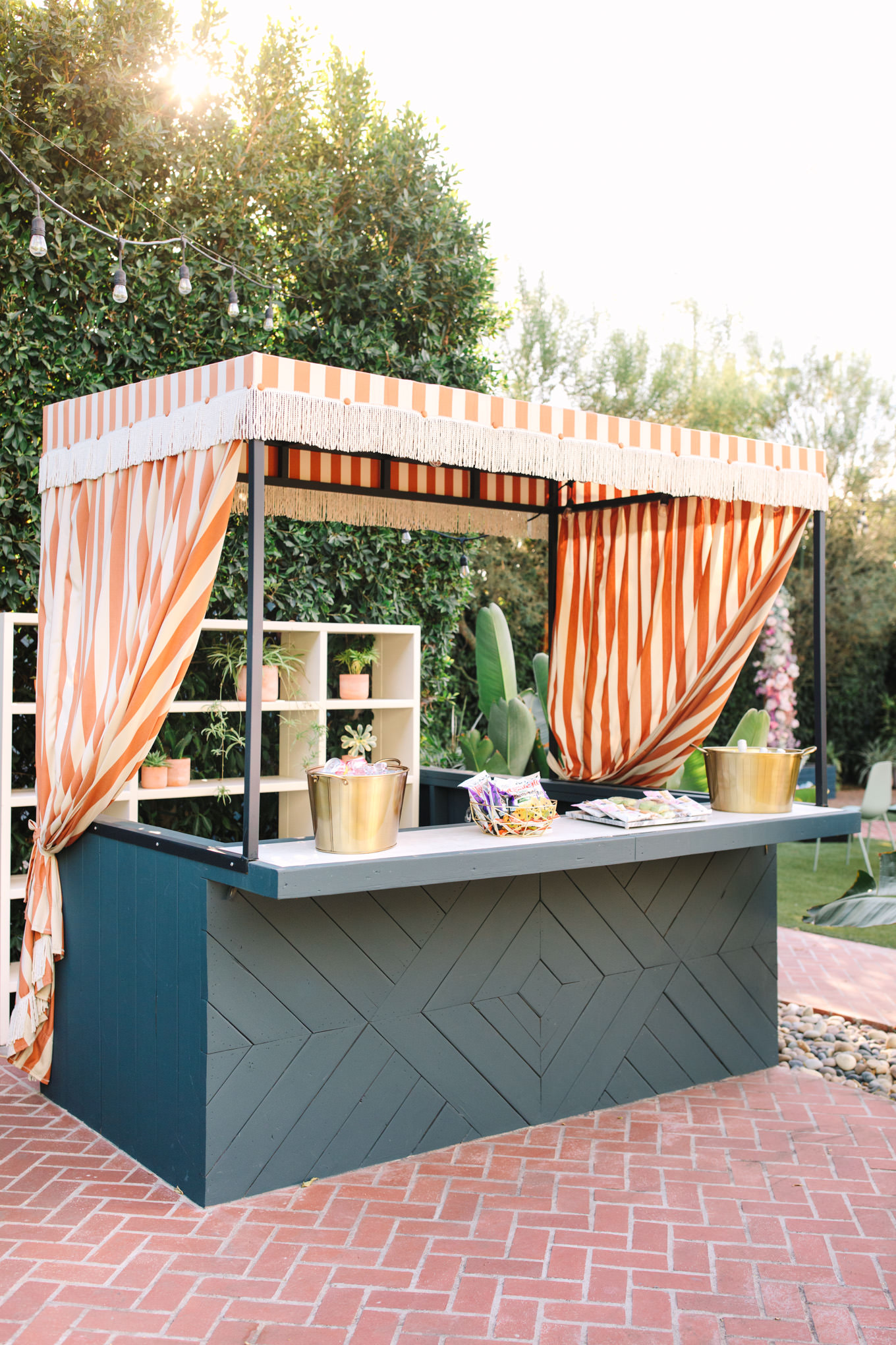 Bar at The Ruby Street | Colorful pop-up micro wedding at The Ruby Street Los Angeles featured on Green Wedding Shoes | Colorful and elevated photography for fun-loving couples in Southern California | #colorfulwedding #popupwedding #weddingphotography #microwedding Source: Mary Costa Photography | Los Angeles