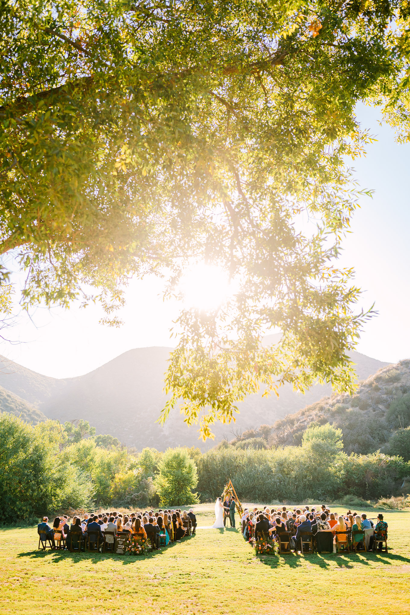 Canyon Creek Summer Camp wedding | Wedding and elopement photography roundup | Los Angeles and Palm Springs photographer | #losangeleswedding #palmspringswedding #elopementphotographer Source: Mary Costa Photography | Los Angeles