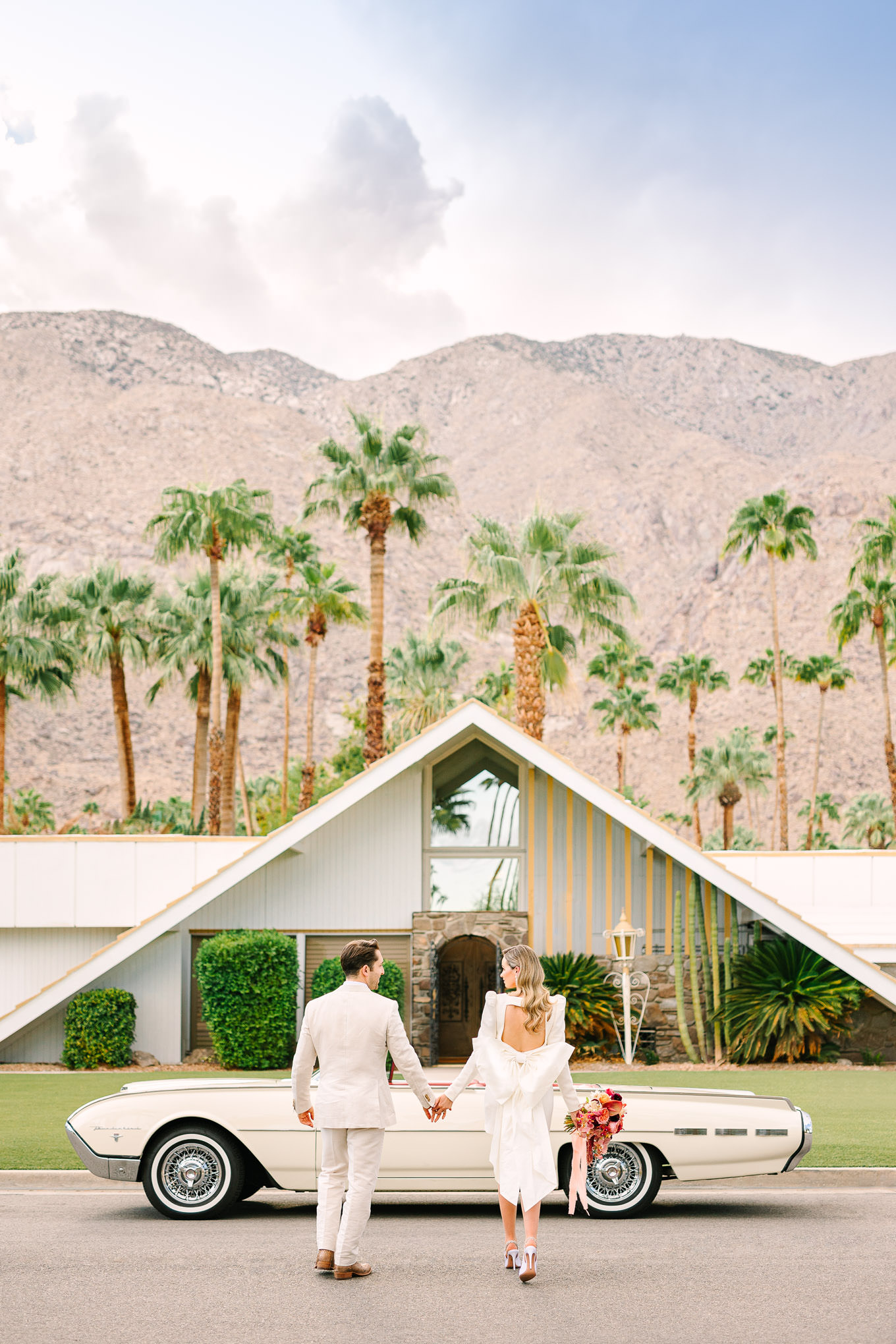 Palm Springs elopement | Wedding and elopement photography roundup | Los Angeles and Palm Springs  photographer | #losangeleswedding #palmspringswedding #elopementphotographer

Source: Mary Costa Photography | Los Angeles
