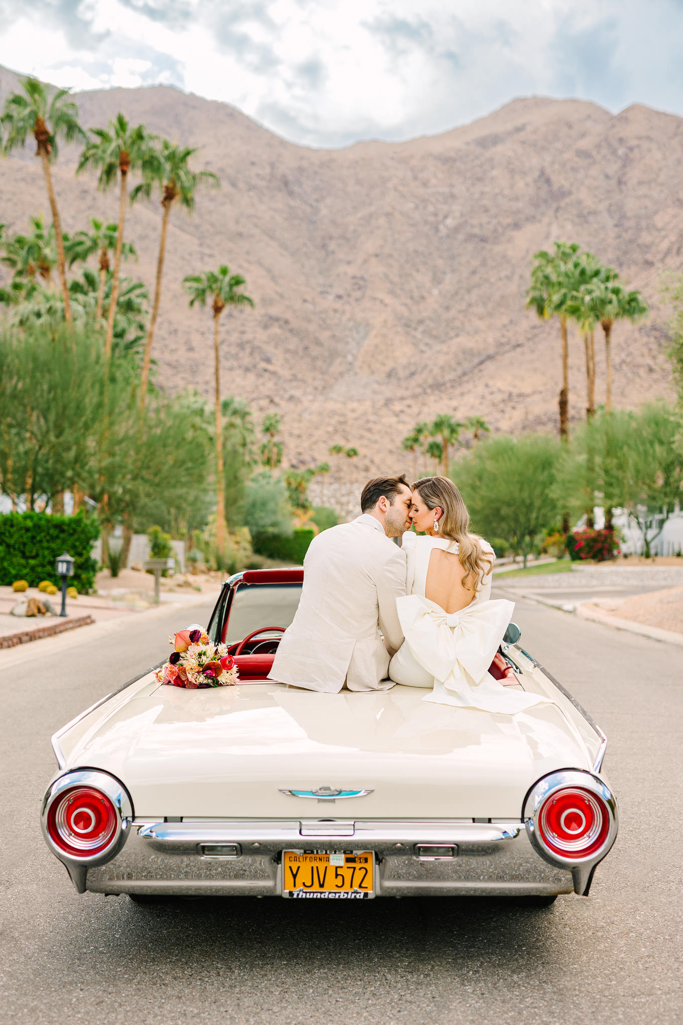 Palm Springs elopement | Wedding and elopement photography roundup | Los Angeles and Palm Springs  photographer | #losangeleswedding #palmspringswedding #elopementphotographer

Source: Mary Costa Photography | Los Angeles