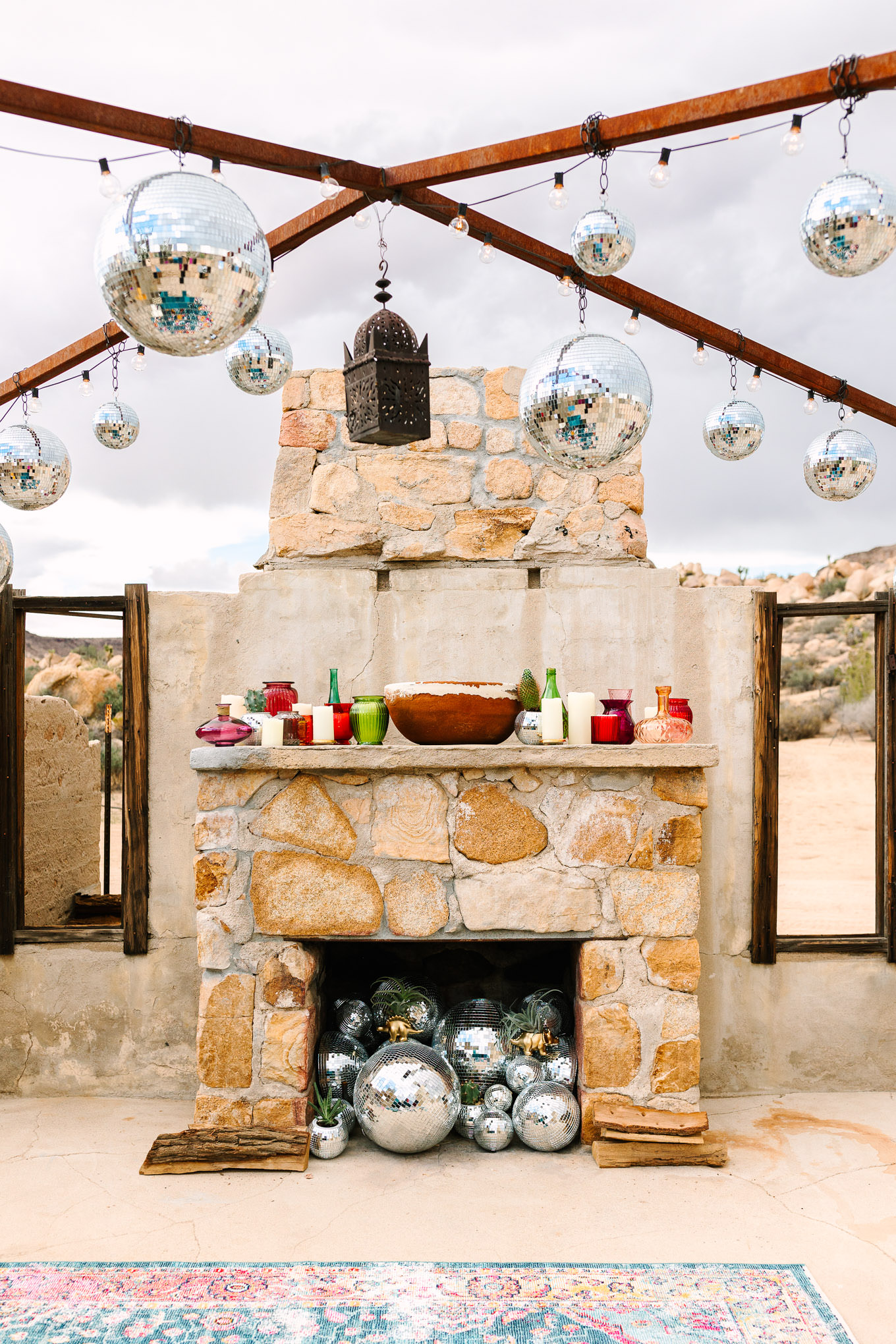 Joshua Tree wedding at The Ruin Venue | Wedding and elopement photography roundup | Los Angeles and Palm Springs photographer | #losangeleswedding #palmspringswedding #elopementphotographer Source: Mary Costa Photography | Los Angeles