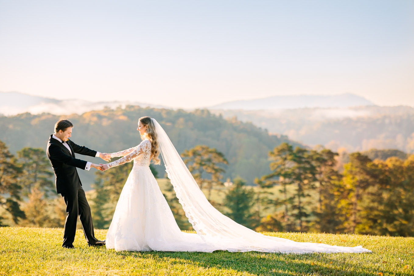 Biltmore Estate wedding in North Carolina | Wedding and elopement photography roundup | Los Angeles and Palm Springs  photographer | #losangeleswedding #palmspringswedding #elopementphotographer

Source: Mary Costa Photography | Los Angeles