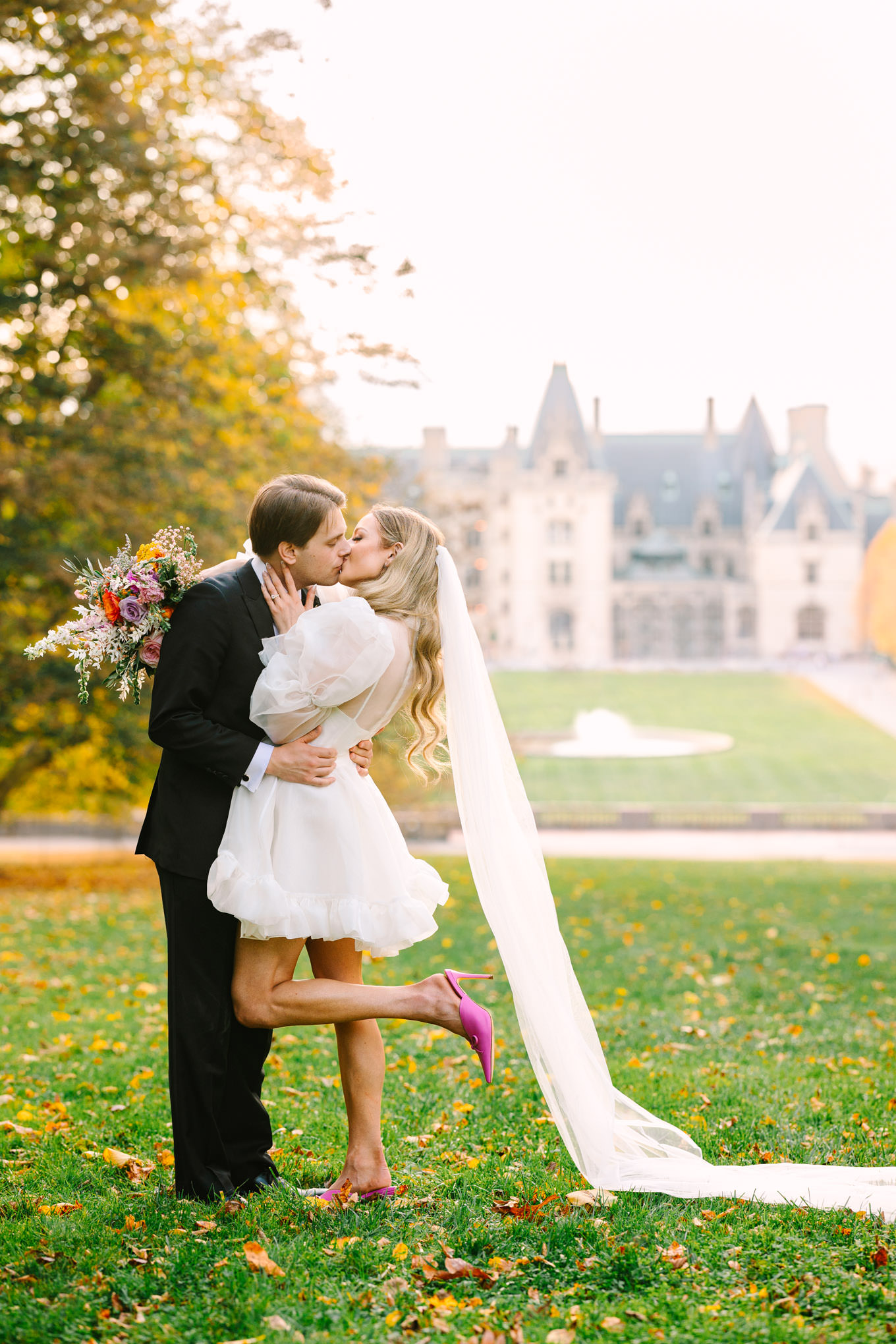 Biltmore Estate wedding in North Carolina | Wedding and elopement photography roundup | Los Angeles and Palm Springs  photographer | #losangeleswedding #palmspringswedding #elopementphotographer

Source: Mary Costa Photography | Los Angeles