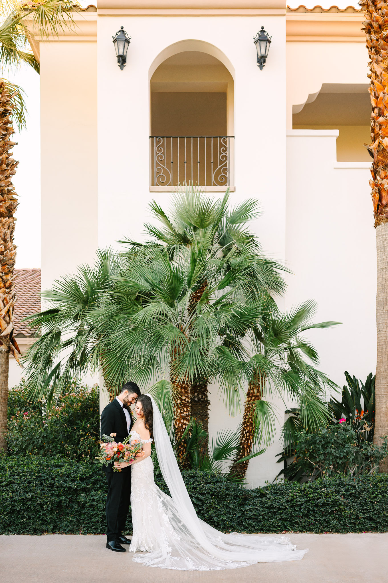 La Quinta Country Club Wedding | Wedding and elopement photography roundup | Los Angeles and Palm Springs photographer | #losangeleswedding #palmspringswedding #elopementphotographer Source: Mary Costa Photography | Los Angeles